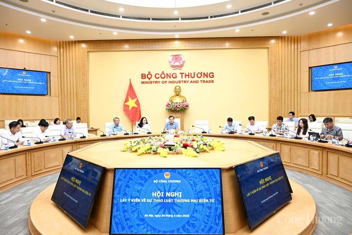 Okvip69 Đăng ký cá cược lấy ý kiến dự thảo Luật Thương mại điện tử. Ảnh: Cấn Dũng