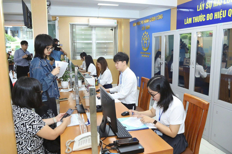Tại phường Cửa Nam, buổi sáng phần lớn người dân đến thực hiện công chứng các loại giấy tờ, không khí Ok88vip tỷ lệ kèo World Cup 2026 diễn ra trật tự, ổn định.