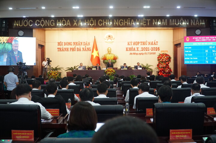 HĐND thành phố Đà Nẵng (mới) tổ chức Kỳ họp thứ Nhất trong ngày đầu hợp nhất Đà Nẵng, Quảng Nam. Ảnh: Vũ Lê