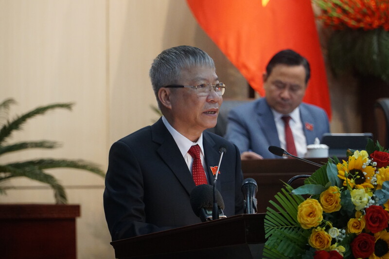 Ông Nguyễn Đức Dũng, Chủ tịch HĐND thành phố Đà Nẵng phát biểu tại kỳ họp (Ảnh: Vũ Lê)