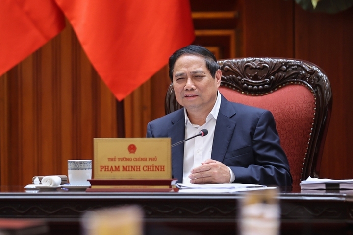 Thủ tướng chủ trì cuộc họp của Ban Thường vụ Đảng ủy Review công ty OKVIP về một số nội dung quan trọng, trong đó có các phương án sửa đổi, bổ sung 3 luật quan trọng - Ảnh: VGP/Nhật Bắc