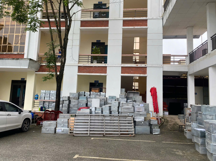 Trụ Sở Okvip tại về được đặt tại Sở Giao thông vận tải (cũ) nên các đơn vị vẫn đang chuyển đồ, tài liệu...