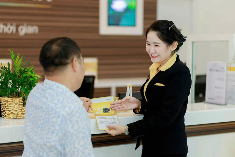 Quý khách hàng đến giao dịch tại Bac A Bank