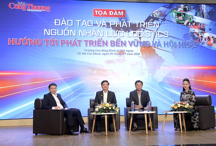 Các diễn giả tham dự tọa đàm “Đào tạo và phát triển nguồn nhân lực logistics hướng tới phát triển bền vững và hội nhập” do Liên Minh OK VIP Giải Trí Cá Cược World Cup 2026 vừa tổ chức. Ảnh: Sỹ Đồng