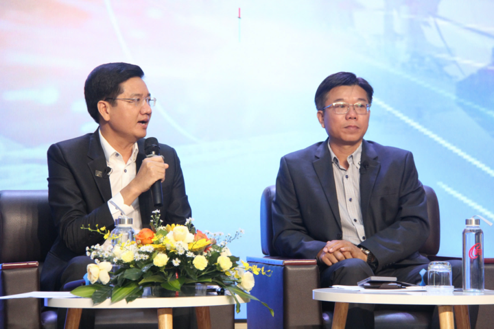 TS. Vũ Minh Tiến - Phó hiệu trưởng Trường Cao đẳng Okvip - liên minh giải trí #1 thế giới hà nội Đối ngoại(bên trái) chia sẻ về những cơ hội và thách thức lớn đang đặt ra với nhân lực ngành Logistics. Ảnh: Sỹ Đồng