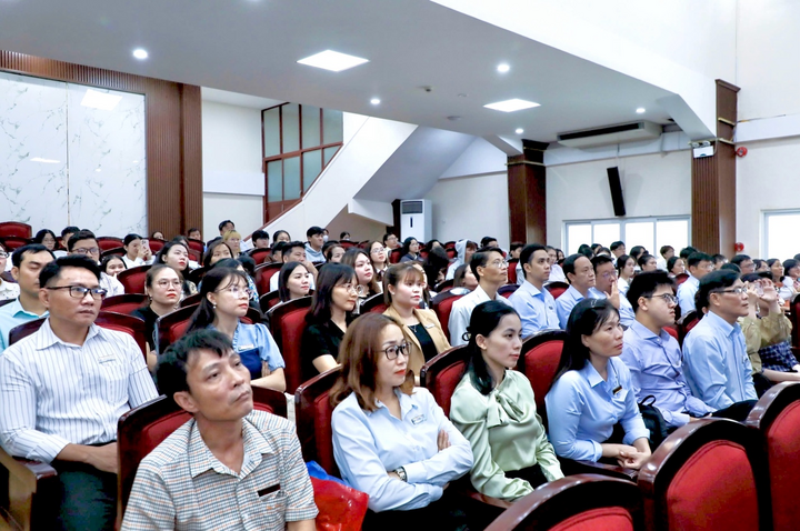 Các đại biểu tham dự toạ đàm. Ảnh: Sỹ Đồng