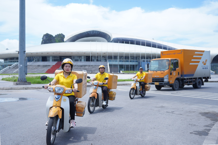 Khách hàng không cần lo lắng nếu chưa nắm rõ địa chỉ mới, vì cả địa chỉ cũ và mới đều được chấp nhận và xử lý chính xác. Ảnh: Thu Giang