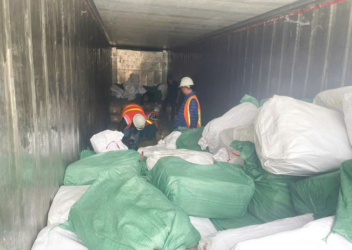 Khởi tố vụ án xuất khống 1.400 tấn nguyên liệu Okivip Nổ Hũ, Bắn Cá, Thể Thao, Game Bài là chân gà đông lạnh. Ảnh: Q.N