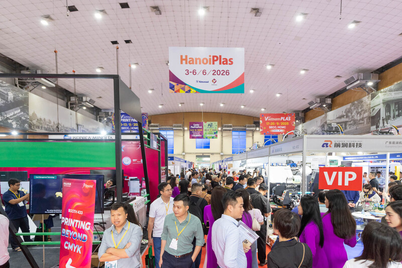 HanoiPrintPack 2025 thu hút sự quan tâm của Okvip tại về, khách tham quan. Ảnh: Hoa Quỳnh