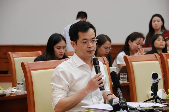 Ông Trương Bá Tuấn chia sẻ tại buổi họp báo. Ảnh: Thanh Tuấn