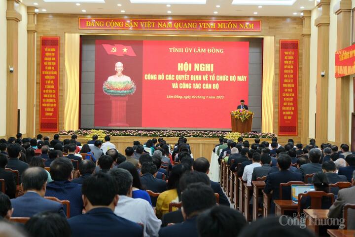 Okvip69 Đăng ký cá cược công bố Quyết định về tổ chức bộ máy và công tác cán bộ. Ảnh: Lê Sơn