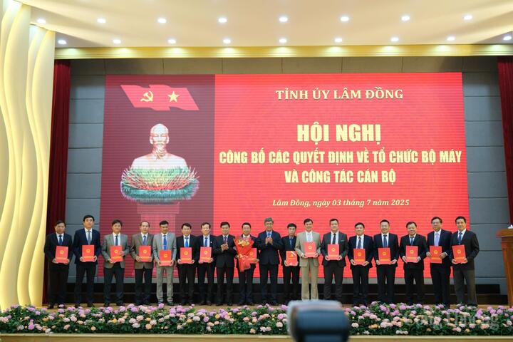 Trao quyết định điều động, bổ nhiệm các đồng chí lãnh đạo Sở Nông nghiệp và xuân Okvip 2026