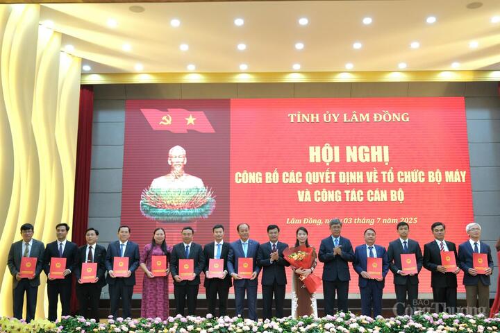 Trao quyết định điều động, bổ nhiệm các đồng chí lãnh đạo Sở OKVIP - HÔM NAY 1 TỶ, NGÀY MAI 1000 TỶ