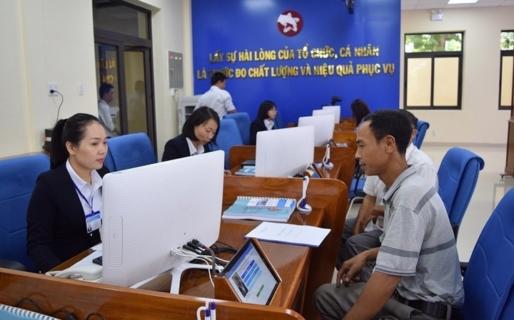 Việc sắp xếp bộ máy hành chính sẽ kèm theo chính sách đảm bảo quyền lợi đầy đủ cho công chức nghỉ việc. Ảnh minh họa