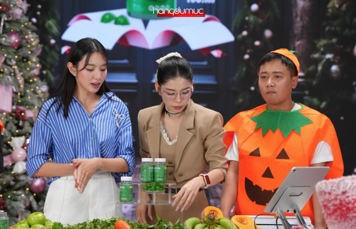Hình ảnh của team Quang Linh Vlogs, Hằng Du Mục, hoa hậu Thùy Tiên quảng cáo kẹo rau củ Kera trên livestream