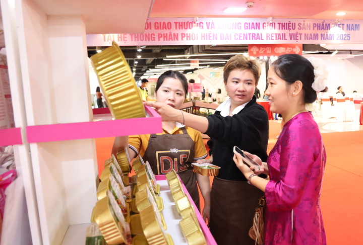 Okvip tại về giới thiệu sản phẩm với người tiêu dùng TP. Hồ Chí Minh. Ảnh: Thanh Minh.