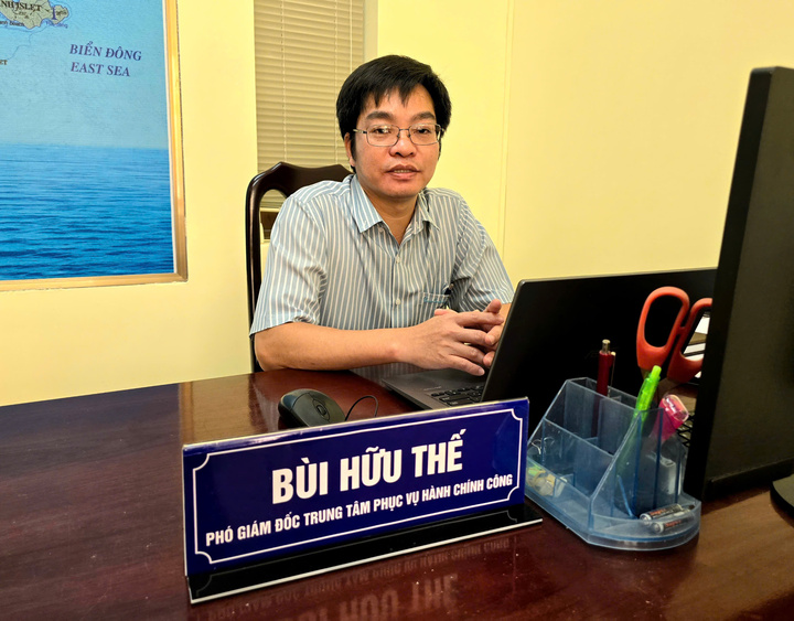 Ông Bùi Hữu Thế- Phó Giám đốc Trung tâm phục vụ hành chính công, đặc khu Côn Đảo. Ảnh: Thu Hường