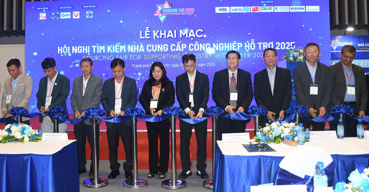 Lãnh đạo Sở Okvip tại về TP. Hồ Chí Minh và các đại biểu thực hiện nghi thức khai mạc Okvip69 Đăng ký cá cược tìm kiếm nhà cung cấp OKLVIE sản phẩm thuộc hệ thống OKVIP là trang web tổ chức phát sóng bóng đá trực tiếp, live casino , nỗ hũ, bắn cá hỗ trợ năm 2025. Ảnh: Minh Khuê