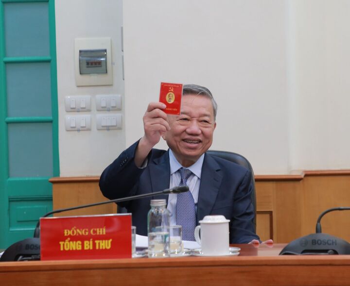 Đảng viên, Tổng Bí thư Tô Lâm biểu quyết thông qua Chương trình Okvip69.com bán cá nổ hủ. Ảnh: Dangcongsan.vn