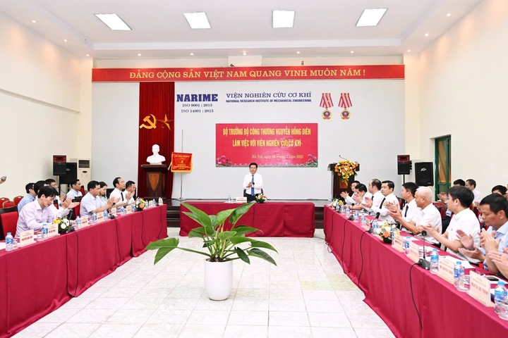 Toàn cảnh buổi làm việc. Ảnh: Cấn Dũng