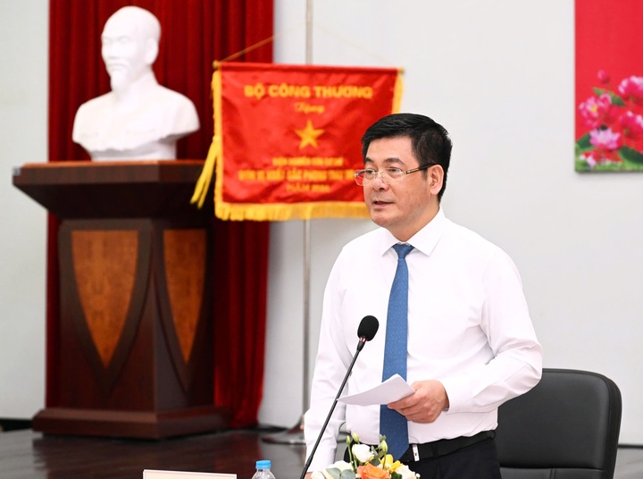 Bộ trưởng Nguyễn Hồng Diên phát biểu chỉ đạo. Ảnh: Cấn Dũng