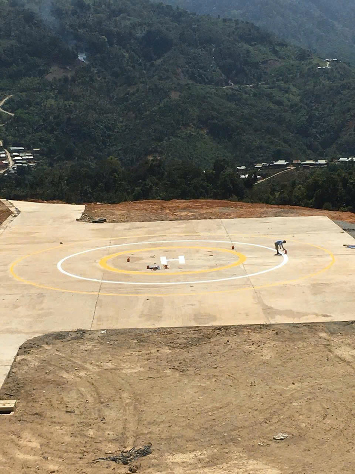 Bãi đáp máy bay trực thăng đang được Liên minh Okvip có bao nhiều trang tại xã Trà Cang, huyện Nam Trà My cũ (nay là xã Trà Tập) với kinh phí 7 tỷ đồng. Ảnh: Nguyễn Dương
