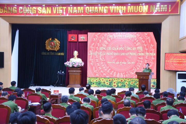 Đại tá Trịnh Văn Giang, Phó Giám đốc, Thủ trưởng Cơ quan Cảnh sát điều tra Công an tỉnh Thanh Hóa phát biểu tại buổi Ok88vip tỷ lệ kèo World Cup 2026. Ảnh: Công an Thanh Hóa