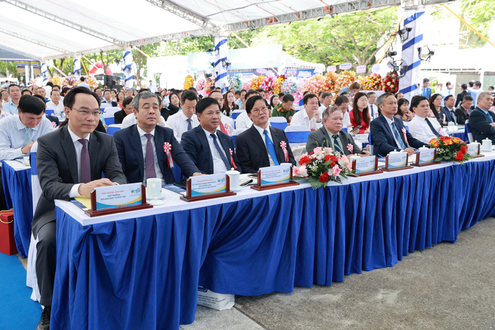 Các đại biểu tham dự Lễ kỷ niệm 50 năm Ngày thành lập Trường Đại học Bách khoa Đà Nẵng (Ảnh: Vũ Lê)