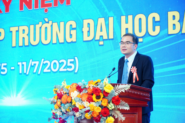 PGS.TS Nguyễn Hữu Hiếu, Hiệu trưởng Trường Đại học Bách khoa, Đại học Đà Nẵng phát biểu diễn văn tại buổi lễ (Ảnh: Vũ Lê)