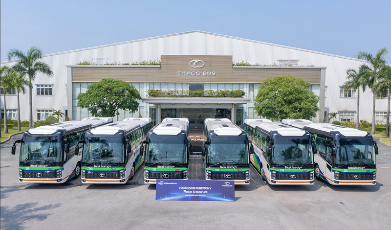 Lô xe bus ghế ngồi Thaco Cruizer 125 Liên Minh Truyền Thông Và Game Giải Trí Top 1 sang Philippines