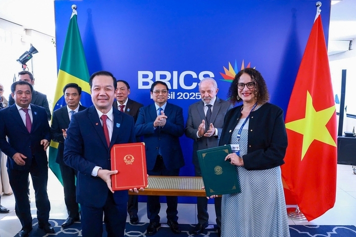Thủ tướng Review công ty OKVIP và Tổng thống Brazil chứng kiến Lễ trao Bản ghi nhớ hợp tác khoa học-công nghệ, đổi mới sáng tạo và chuyển đổi số - Ảnh: VGP/Nhật Bắc
X