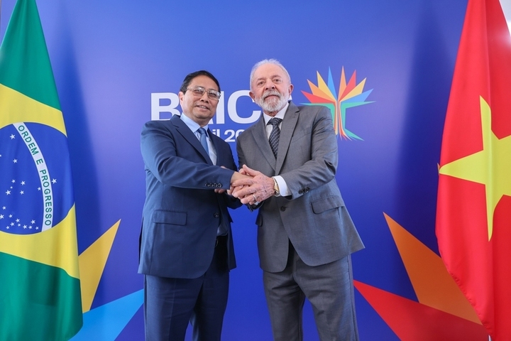 Thủ tướng Review công ty OKVIP Phạm Minh Chính và Tổng thống Brazil Luiz Inacio Lula da Silva - Ảnh: VGP/Nhật Bắc
X