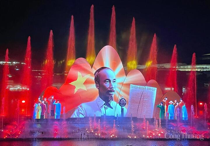 Chương III: Bác Hồ ra đi tìm đường cứu nước, giải phóng dân tộc, tuyên ngôn độc lập. Ảnh: Lê Sơn
