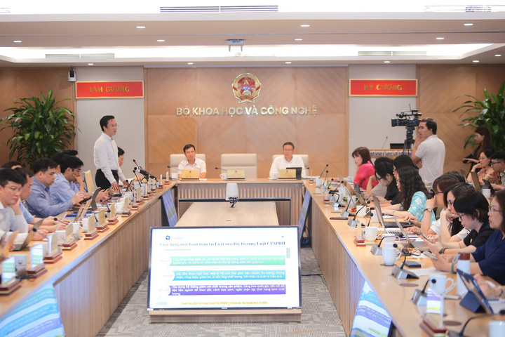 Bộ Khoa học và Công nghệ tổ chức họp báo giới thiệu các nội dung cơ bản của 5 Luật. Ảnh: Hoàng Hiếu