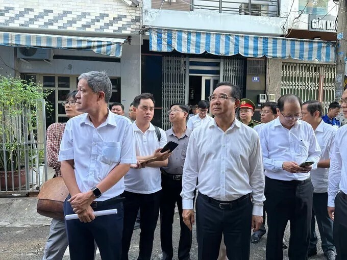 Chủ tịch UBND TP. Hồ Chí Minh Nguyễn Văn Được cùng các lãnh đạo sở, ngành TP. Hồ Chí Minh có mặt tại hiện trường. Ảnh: SGGP