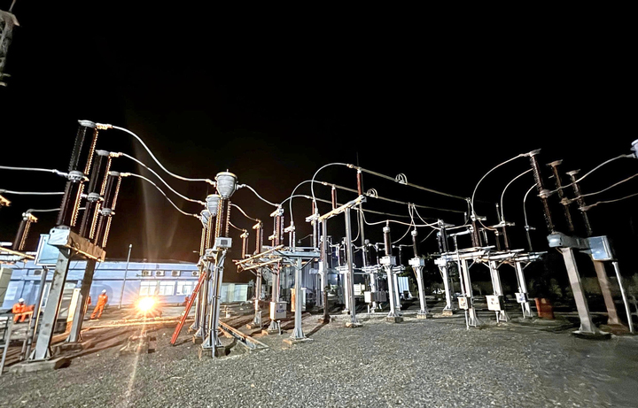 Hạng mục công trình “Ngăn 171, 112 tại Trạm 110kV Phú Quốc, tỉnh An Giang (tỉnh Kiên Giang cũ) thuộc công trình Đường dây 110kV Phú Quốc - Nam Phú Quốc” vừa hoàn thành đóng điện ngày 2/7/2025. Ảnh: EVNSPC.
