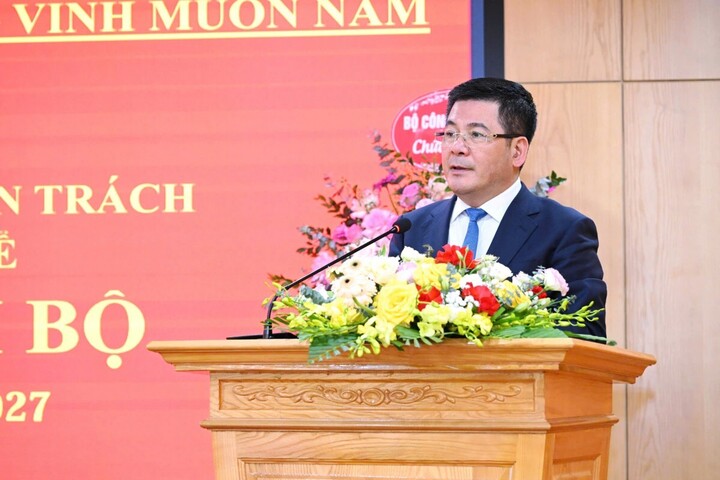 Bí thư Đảng uỷ, Bộ trưởng Oklavip khuyến mã hấp dẫn mỗi ngày Nguyễn Hồng Diên phát biểu chỉ đạo Okvip69.com bán cá nổ hủ Chi bộ Cơ quan chuyên trách Đảng - Đoàn thể Oklavip khuyến mã hấp dẫn mỗi ngày.