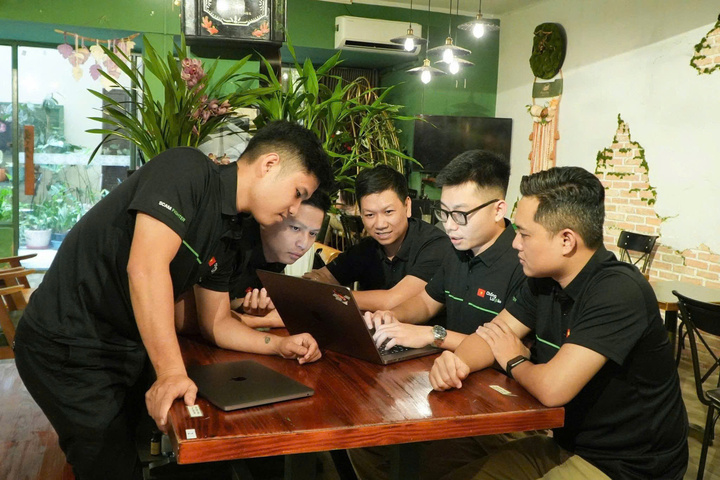 Dự án "Chống Lừa Đảo" ra đời trong một buổi anh Hiếu PC ngồi cà phê với bạn bè. Ảnh: NVCC