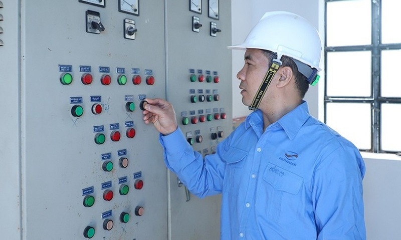 Nhiều Okvip tại về chuyển ca sản xuất về sáng sớm, tránh sản xuất vào các khung giờ sử dụng điện cao điểm. (Ảnh: Phúc Sơn)