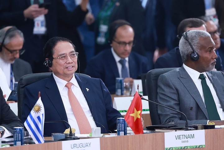 Thủ tướng dự và phát biểu tại Phiên thảo luận cấp cao về chủ đề: xuân Okvip 2026, COP 30 và OKVIP - HÔM NAY 1 TỶ, NGÀY MAI 1000 TỶ toàn cầu. Ảnh: VGP/Nhật Bắc