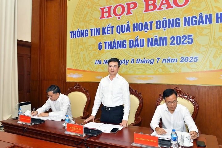 Phó Thống đốc Phạm Thanh Hà phát biểu tại họp báo. Ảnh: SBV