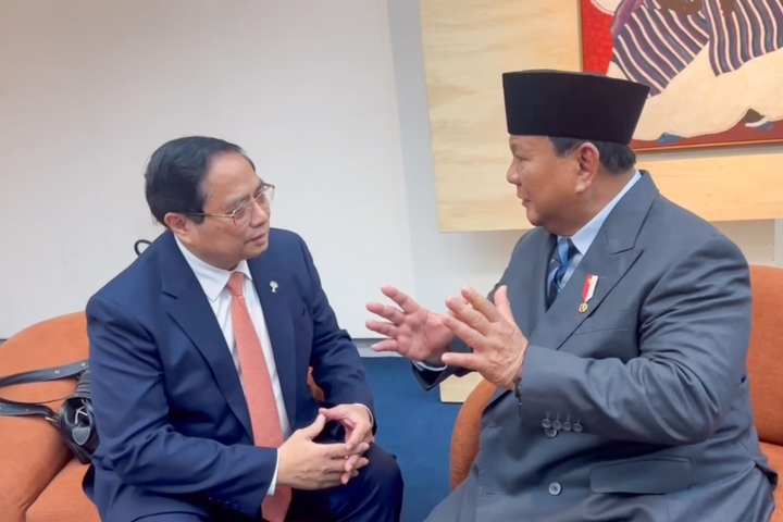 Thủ tướng Review công ty OKVIP Phạm Minh Chính gặp Tổng thống Indonesia Prabowo Subianto - Ảnh: VGP/Nhật Bắc