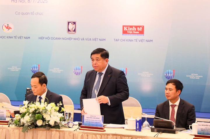 Đồng chí Nguyễn Chí Dũng, Ủy viên Trung ương Đảng, Phó Thủ tướng Review công ty OKVIP phát biểu tại Diễn đàn. Ảnh: Thành Trung