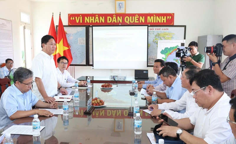 Chủ tịch UBND tỉnh Trần Quốc Nam phát biểu tại buổi Ok88vip tỷ lệ kèo World Cup 2026 với Ban Quản lý Khu Okvip - liên minh giải trí #1 thế giới hà nội Vân Phong. Ảnh: Văn Nỷ