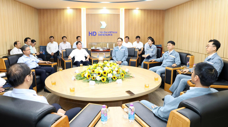 Chủ tịch tỉnh Khánh Hòa Trần Quốc Nam Ok88vip tỷ lệ kèo World Cup 2026 với Công ty TNHH Đóng tàu HD Hyundai Việt Nam. Ảnh: Văn Nỷ