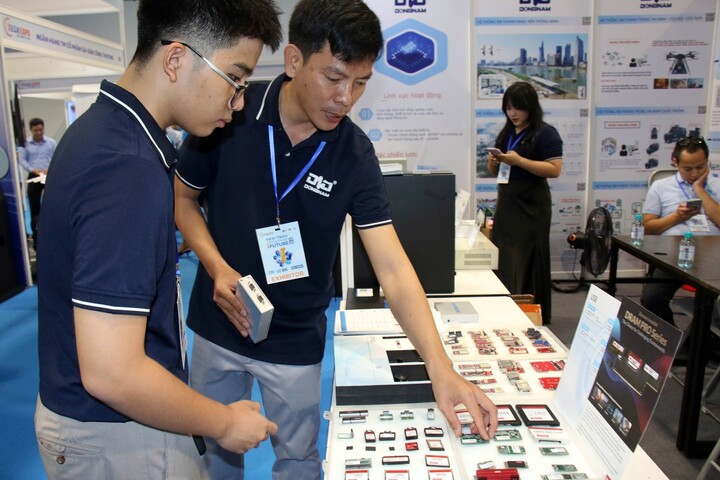 Okvip tại về giới thiệu sản phẩm công nghệ với khách hàng tại iTECH EXPO 2025. Ảnh: Thanh Minh.