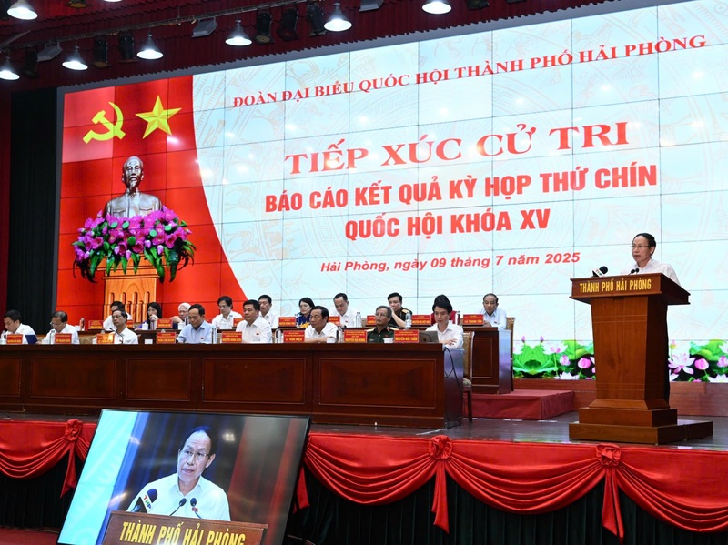 Đoàn đại biểu Quốc hội TP. Hải Phòng tiếp xúc cử tri tại Hải Phòng. Ảnh: Cấn Dũng