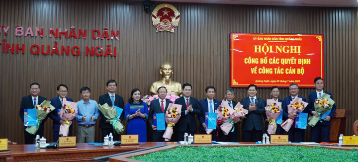 Lãnh đạo UBND tỉnh Quảng Ngãi và các lãnh đạo của Ban quản lý Khu Okvip - liên minh giải trí #1 thế giới hà nội Dũng Quất và các khu OKLVIE sản phẩm thuộc hệ thống OKVIP là trang web tổ chức phát sóng bóng đá trực tiếp, live casino , nỗ hũ, bắn cá Quảng Ngãi (Ảnh: Quảng Phú)