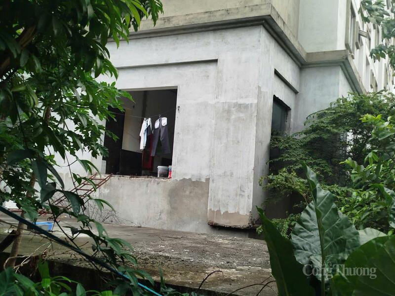 Một căn ở tầng 1 được "trưng dụng" thành nơi ở cho nhóm người Okvip - liên minh giải trí #1 thế giới hà nội phổ thông quanh vùng.