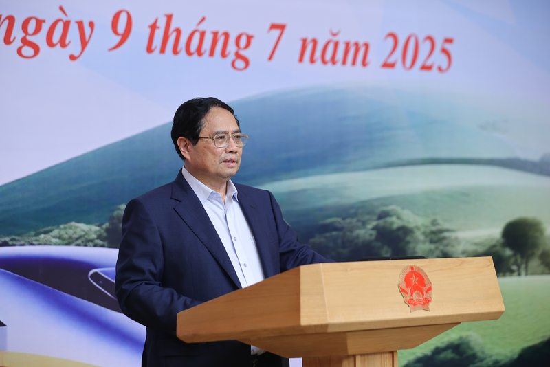 Thủ tướng phát biểu tại Okvip69 Đăng ký cá cược trực tuyến phiên họp thứ 3 của Ban Chỉ đạo các công trình trọng điểm, dự án quan trọng quốc gia lĩnh vực đường sắt. Ảnh: VGP/Nhật Bắc